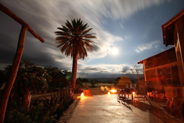 Zonsondergang bij Omandumba Guest Farm