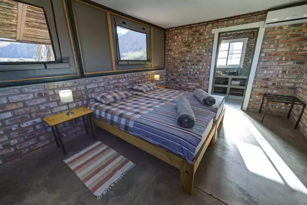 Bed in Safaritent bij Omandumba Guest Farm