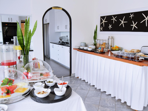 Ontbijtbuffet in het Royal Sea Star Guesthouse