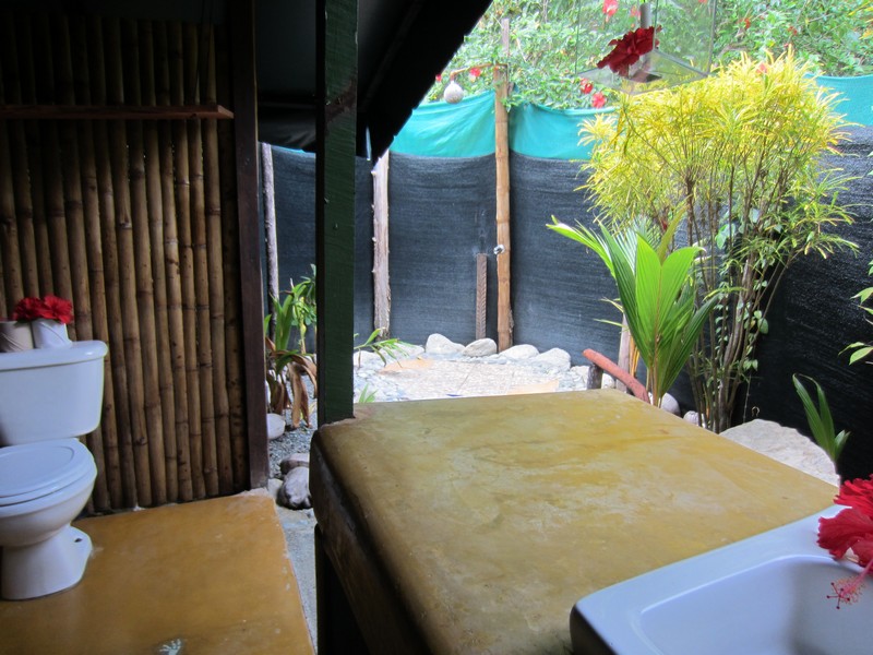 CR_La_Leona_outside_toilet_and_shower_WEB.jpg