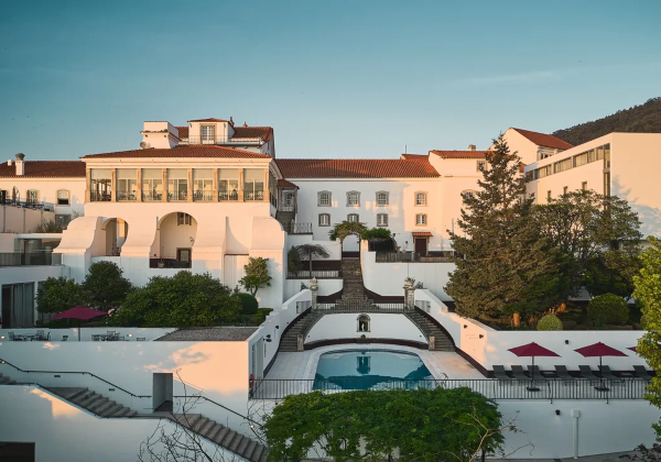 Palácio da Lousa met op de voorgrond het zwembad