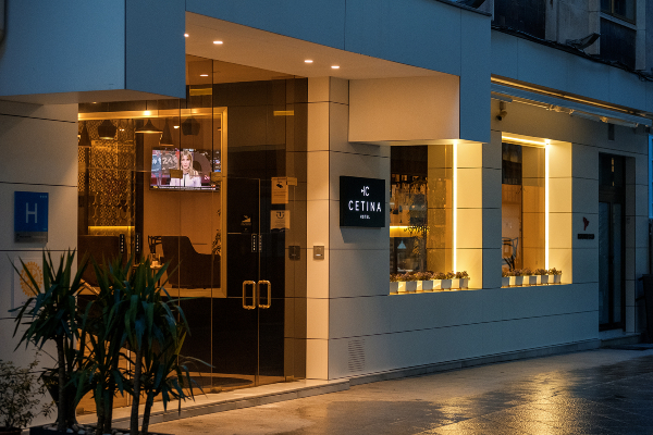 buitenaanzicht hotel Cetina in Murcia