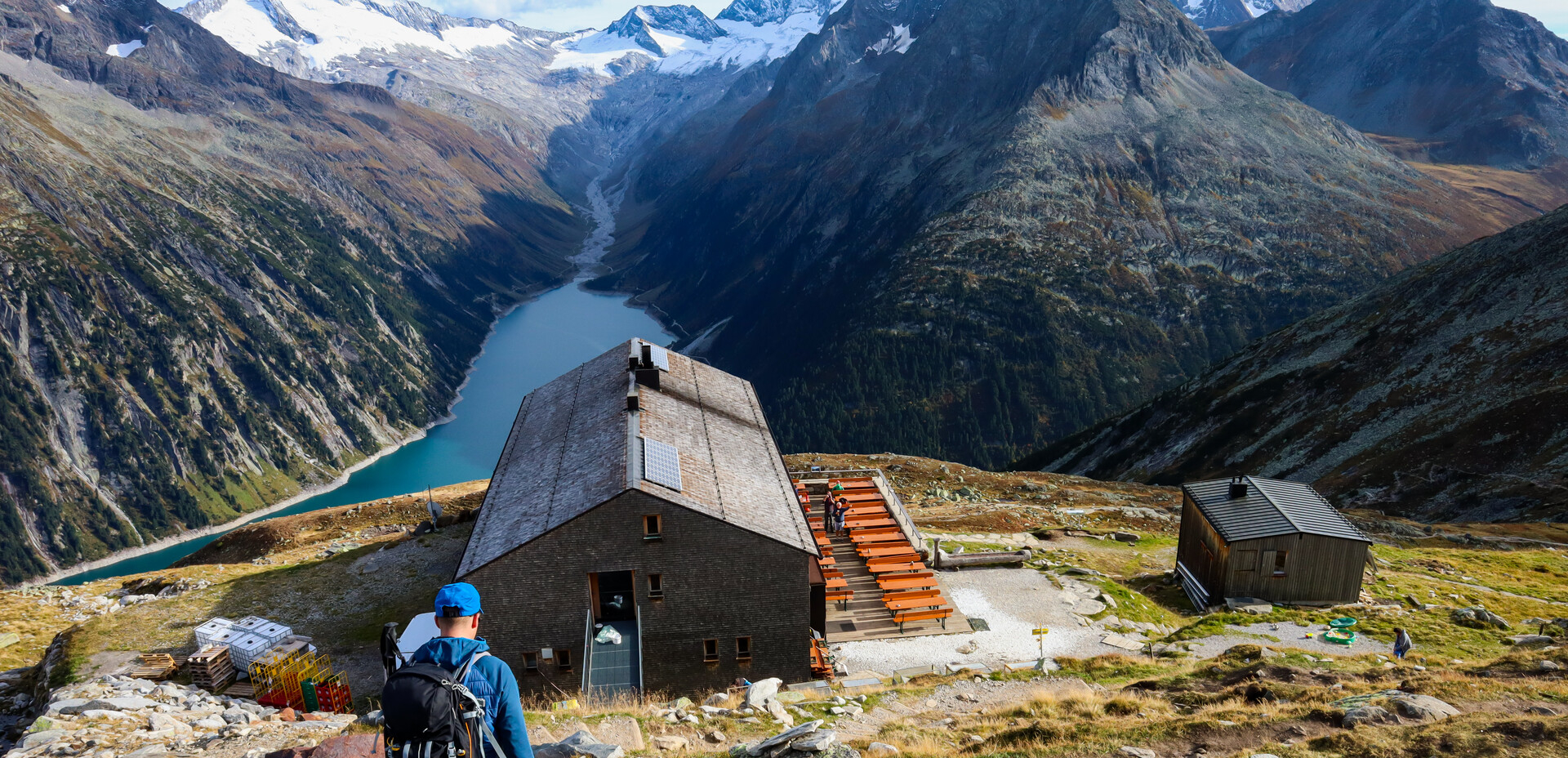 Uitzicht over Opererhütte, met bergmeer op de achtergrond
