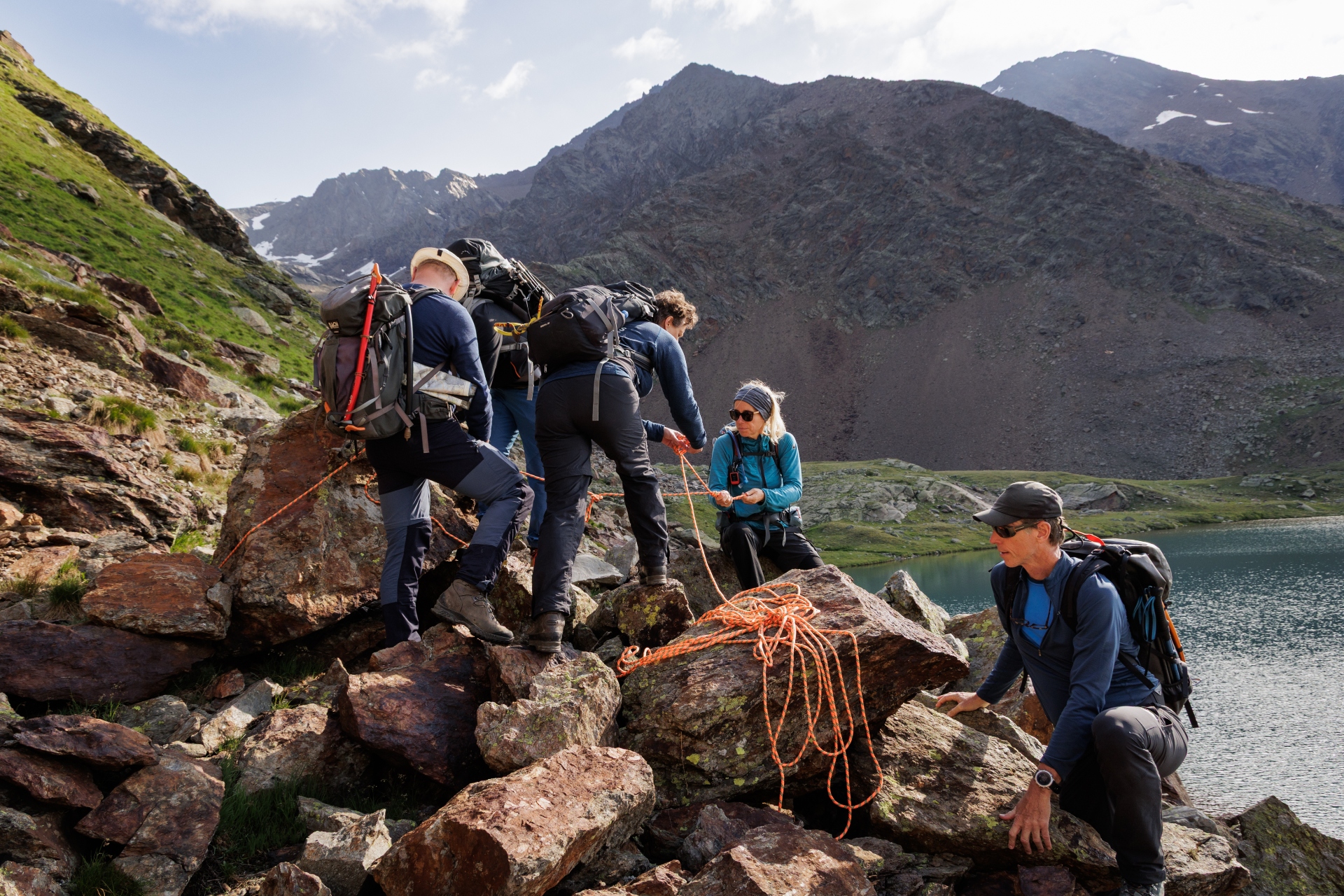 Oefenen met knopentouw in de bergen