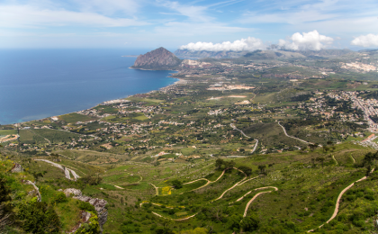 Zicht vanaf Erice op Sicilië