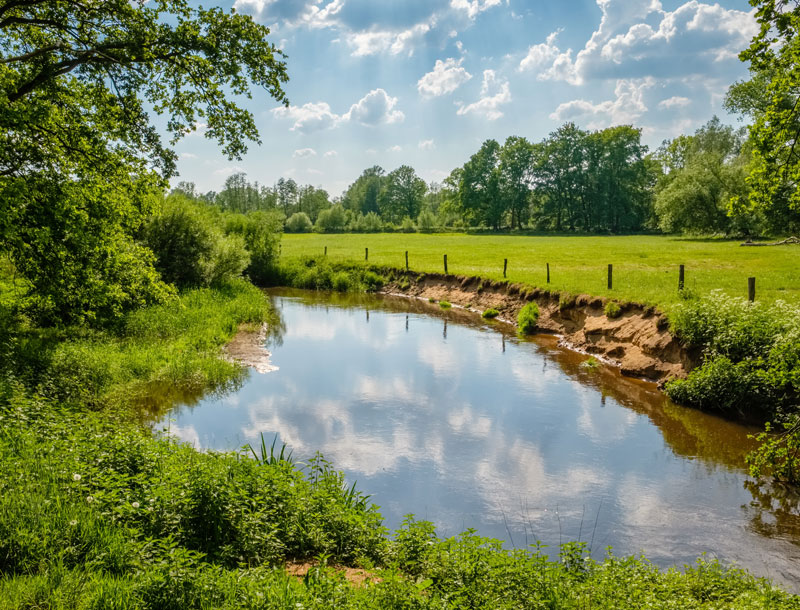 Wandelen langs water Nederland