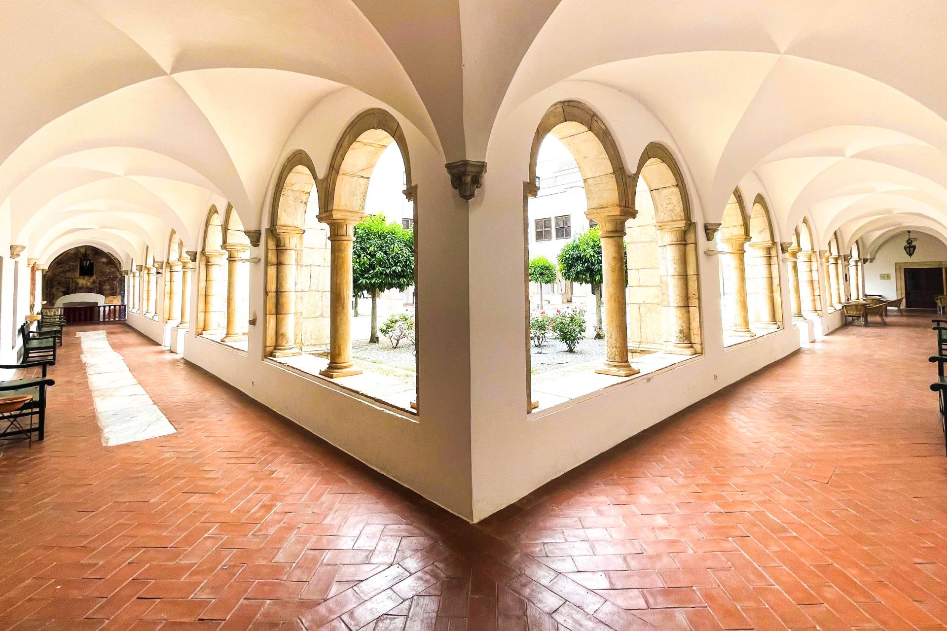 fietsvakantie alentejo-Vila Vicosa_hotelklooster