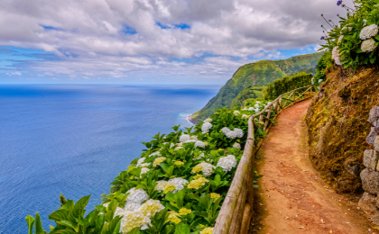 Wandelpad langs de kust op Sao Miguel
