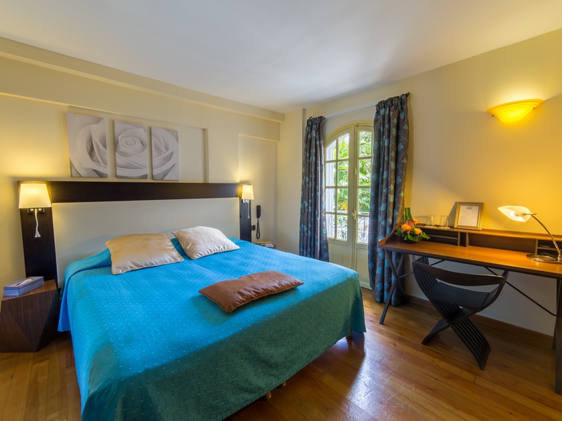 RE_DODU_CHAMBRE_DOUBLE_BAIN_SUPERIEURE_WEB.jpg