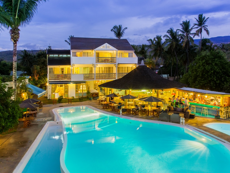 RE_Nautile_Piscine_et_Restaurant_WEB.jpg