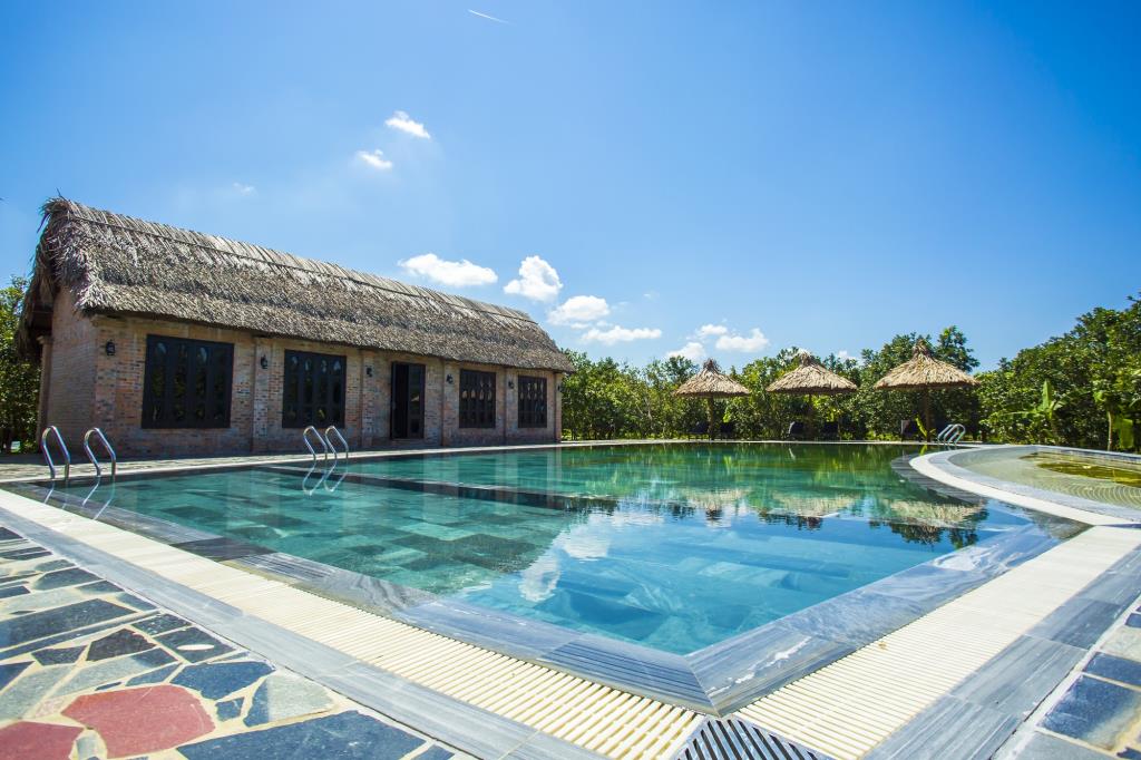 Hue_Ecolodge_pool.jpg