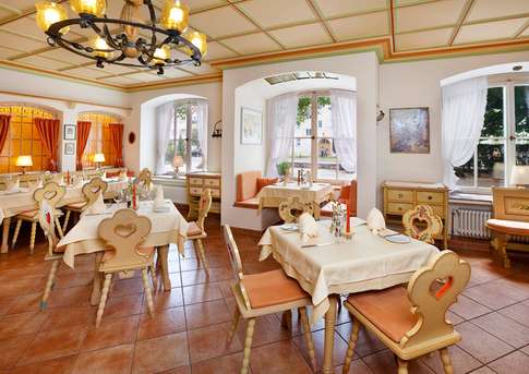 Hotel_Hirsch,_Fussen_(A).jpg