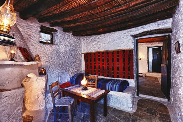 Aspros_Potamos_room2.jpg
