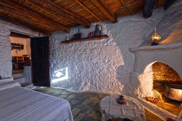 Aspros_Potamos_room3.jpg