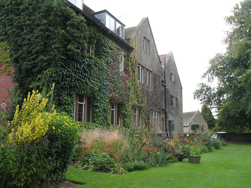 Mallyan_Spout_Hotel,_Goathland,_North_Yourk_Moors_(1).jpg