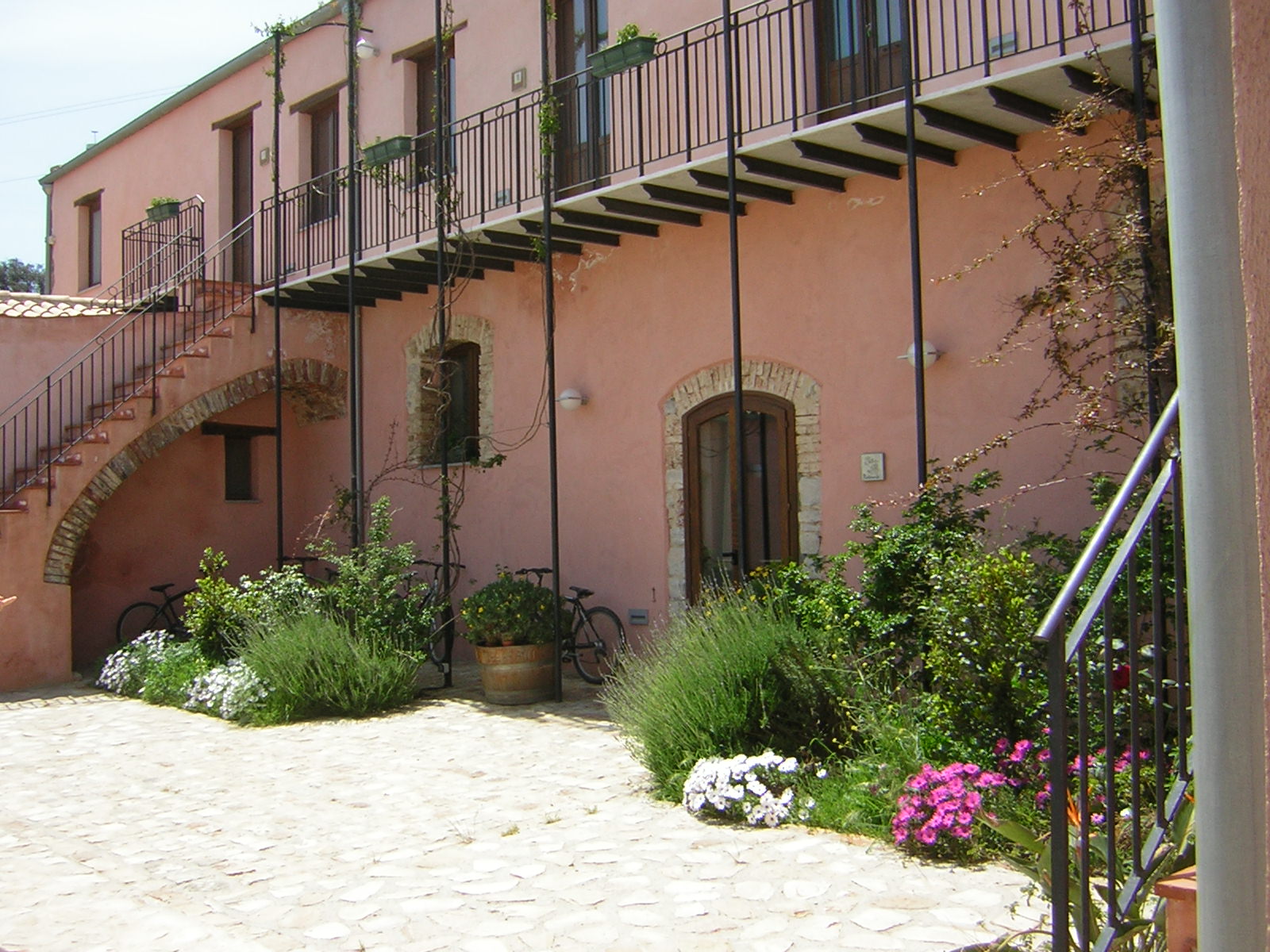 Case_Tabarani_1_Aprile_2012_Il_baglio.JPG