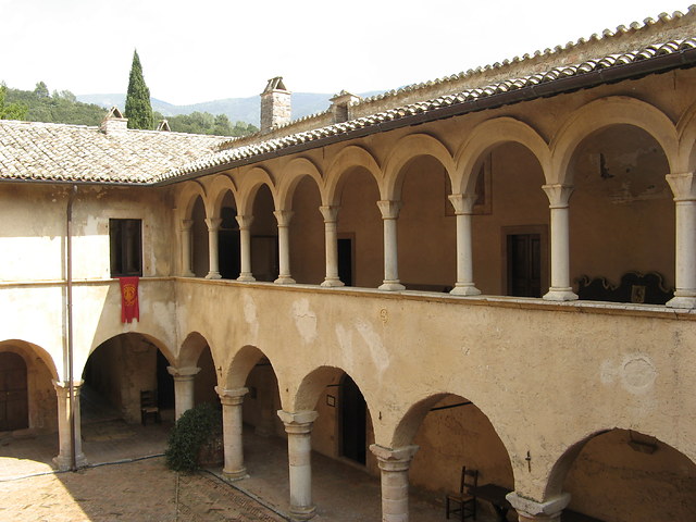 abbazia_s_pietro_in_valle_5.jpg