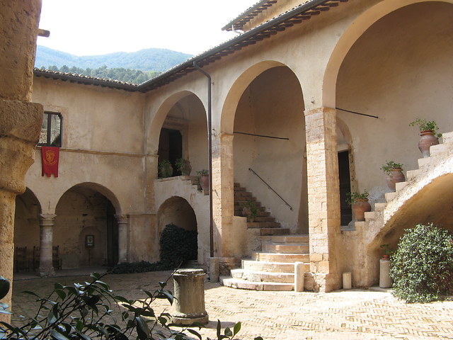 abbazia_s_pietro_in_valle_3.jpg