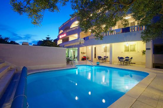 hotel-villa-daniela_(2).jpg
