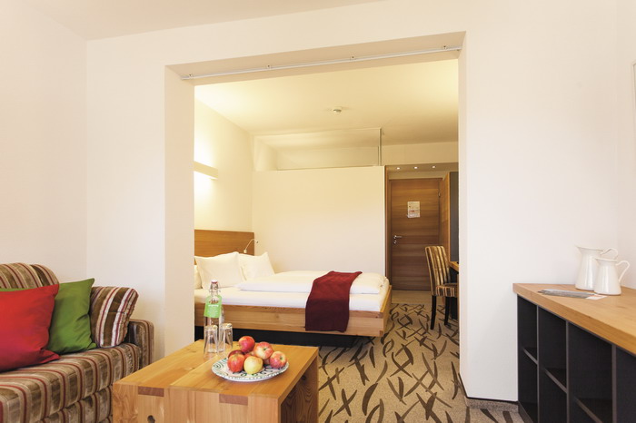 landhotel_-_tirol_-_familienzimmer_L_-_laerche_natur1_Formaat_wijzigen.jpg