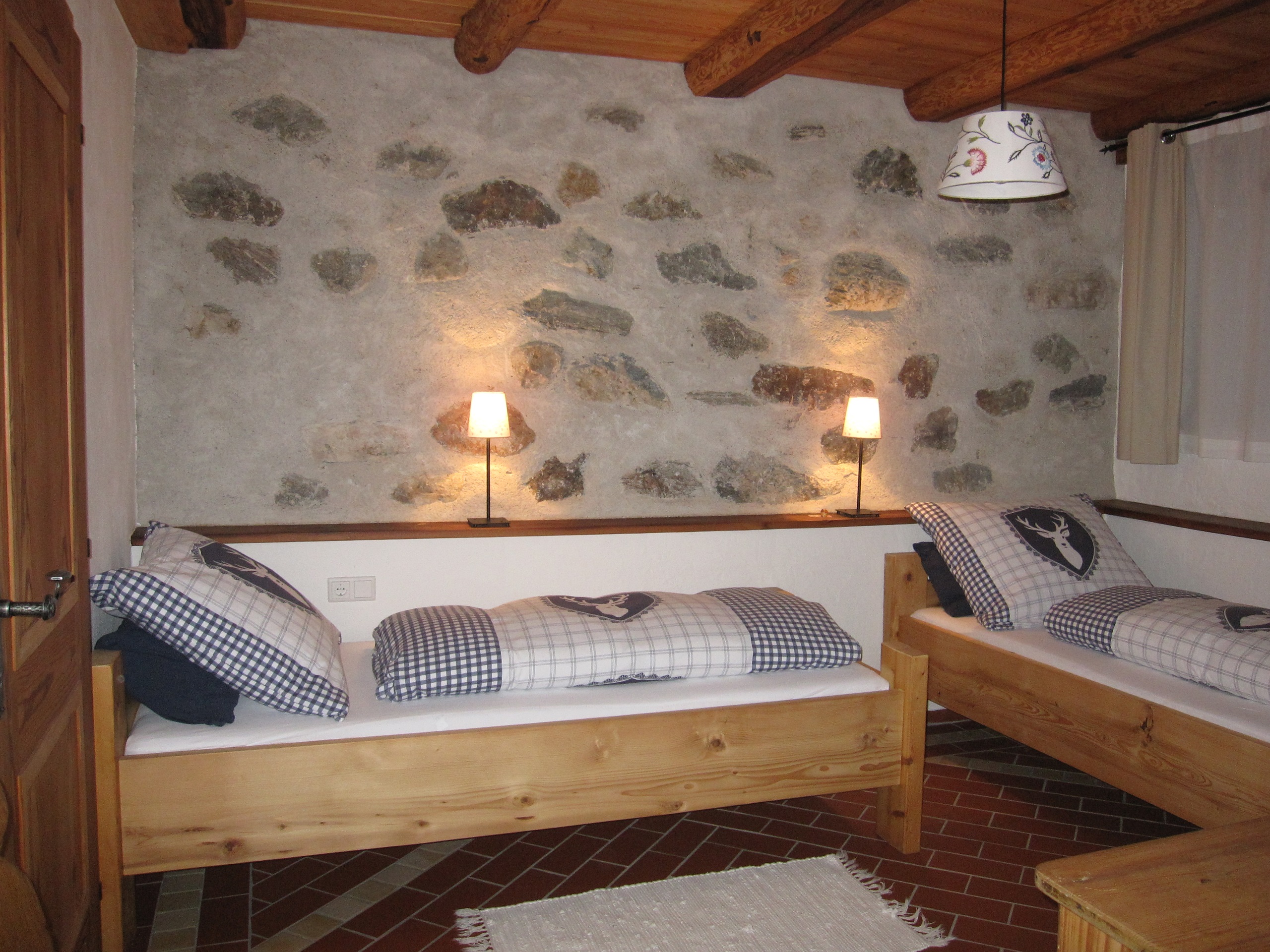 Dreilaenderwirt_05_sfeervolle_kamers_met_gescheiden_bedden.JPG