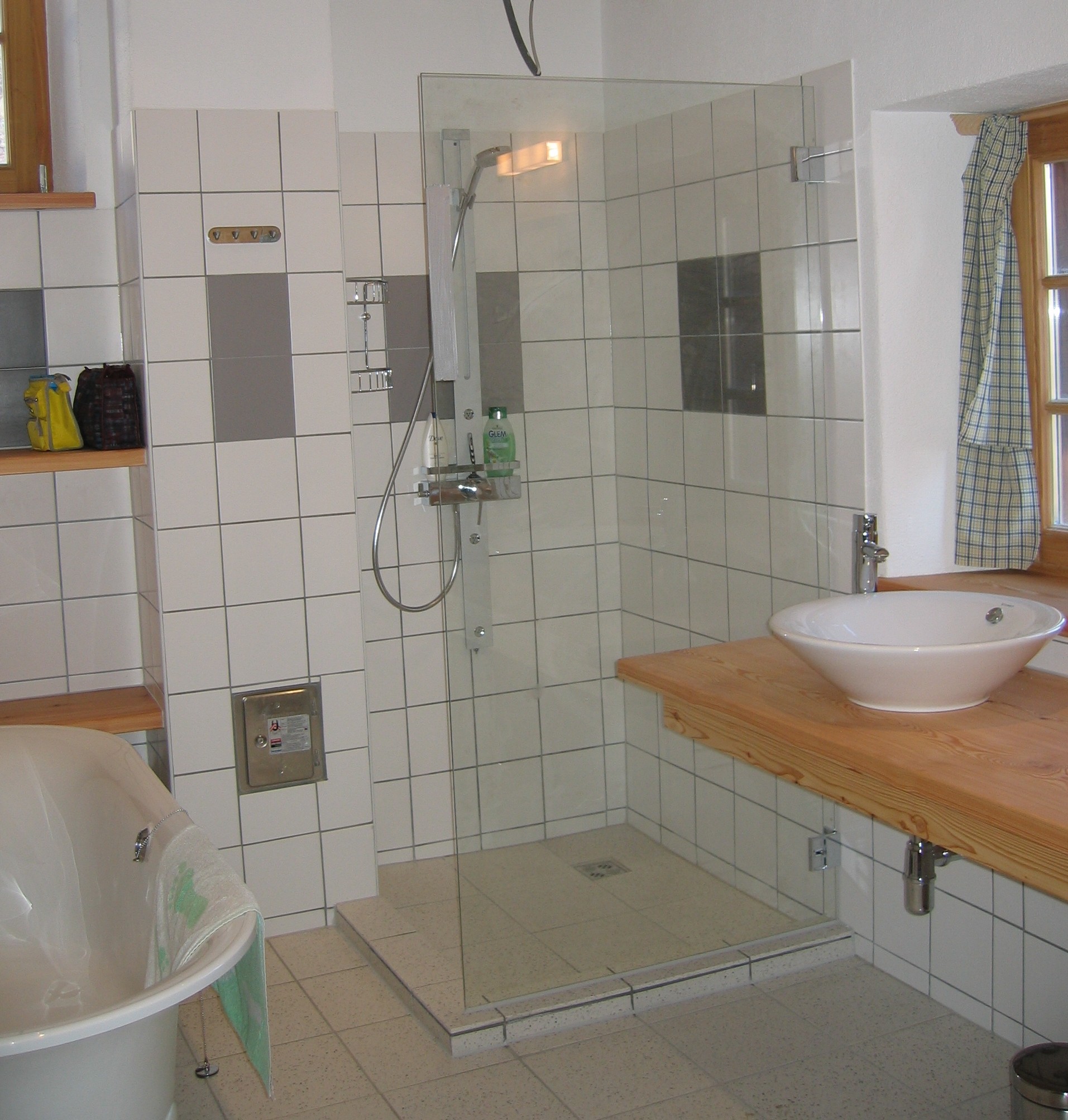 Dreilaenderwirt_08__Blik_in_een_badkamer.jpg