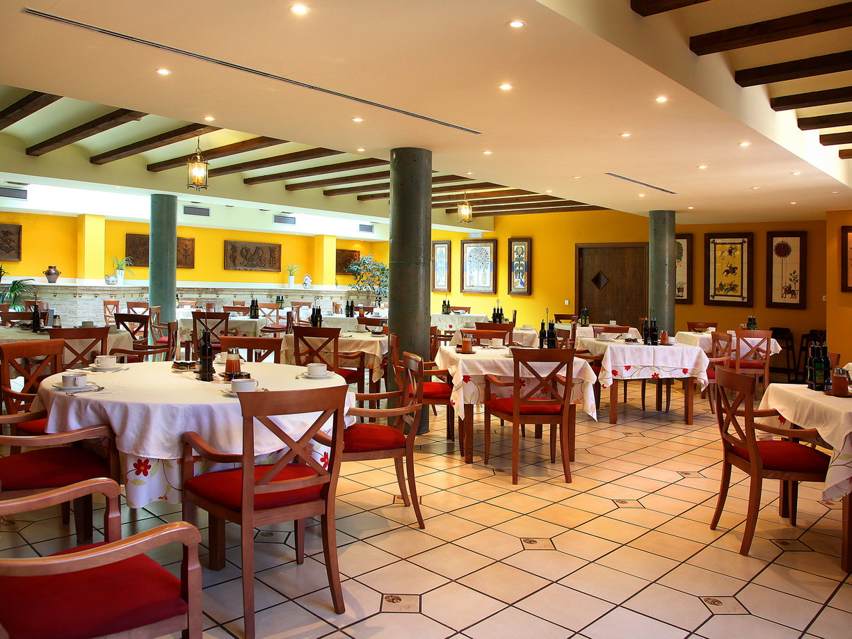 ontbijtzaal_Hotel_Villa_de_Alqu_zar.jpg