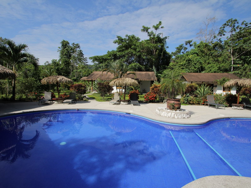 CR_Suizo_Lodge_Pool_area_WEB.jpg