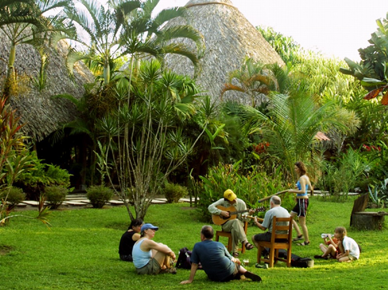 de_sfeervolle_tuin_rondom_de_lodge.jpg