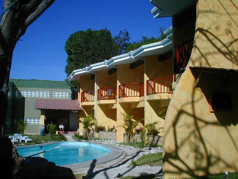 de_tuin_en_het_hotel.jpg