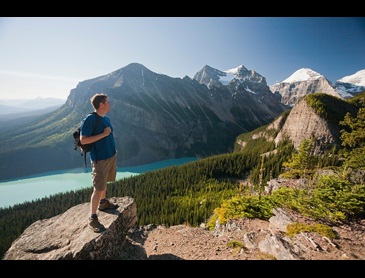 Lake_Louise_hiker,_shutterstock,_Zizka.jpg