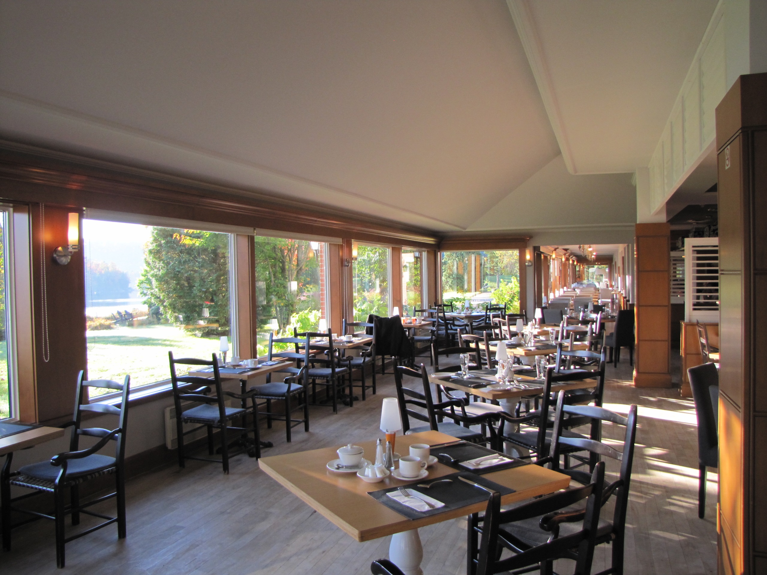 050_Lac_Eau_Claire_dining.jpg