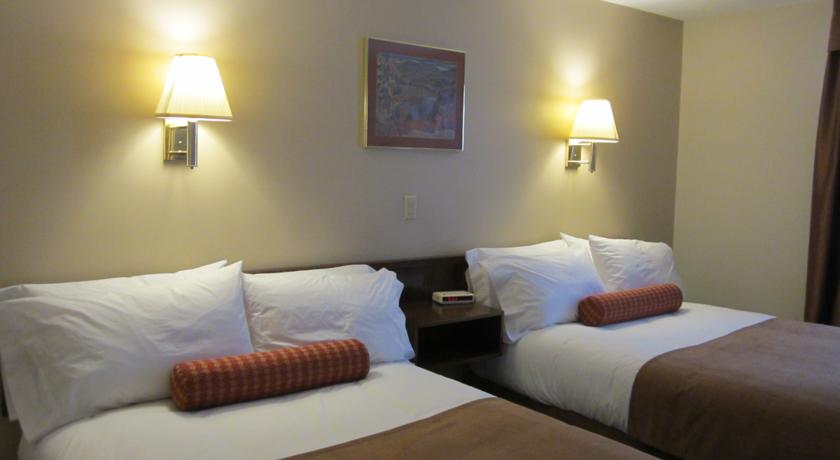 Hotel_carmacks_room.jpg