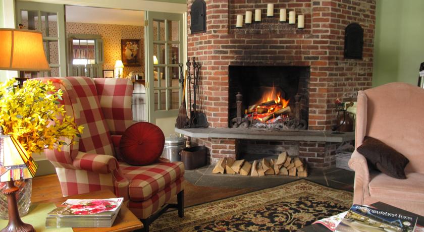 christmas_farm_inn_lounge.jpg