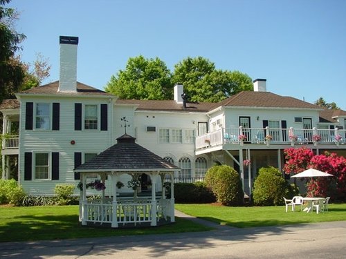 shoreway_acres_inn_ext.jpg