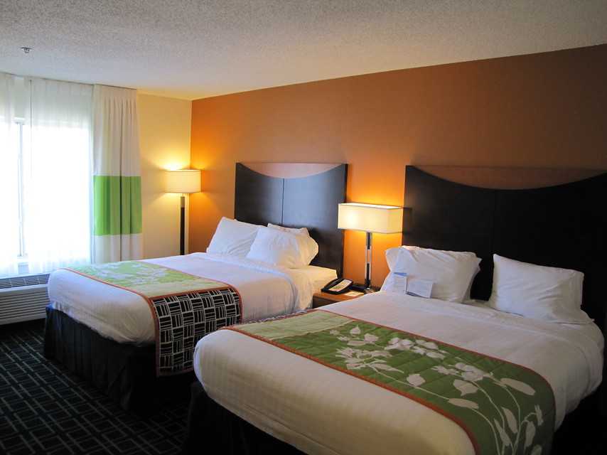 irport_Fairfield_Inn_room_1033b.jpg