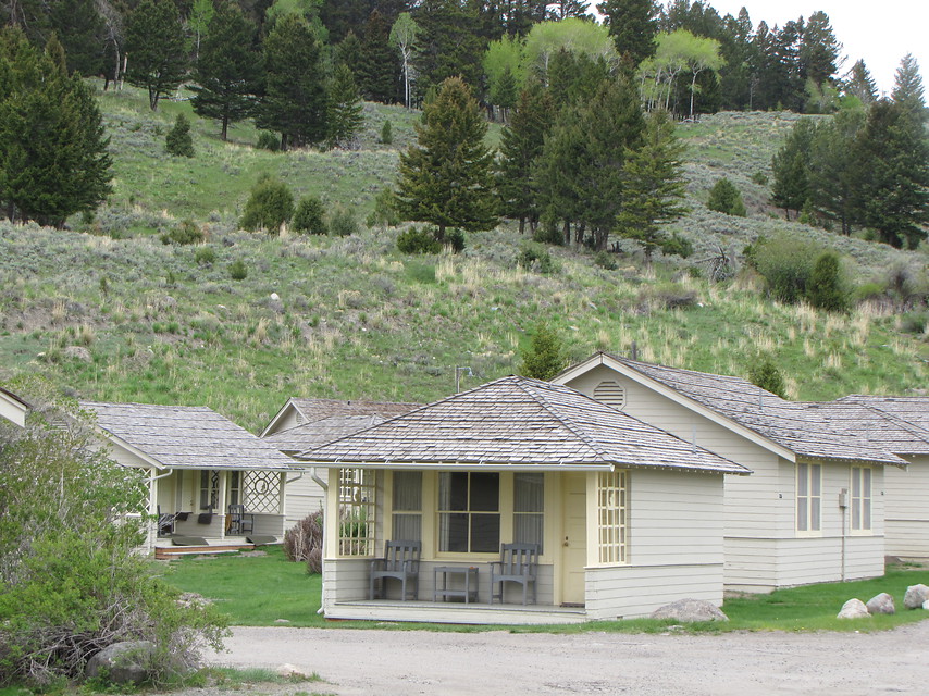 t_Springs_Hotel_cabin_ext_53c9d.jpg