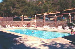 buitenzwembad_lodge.jpg