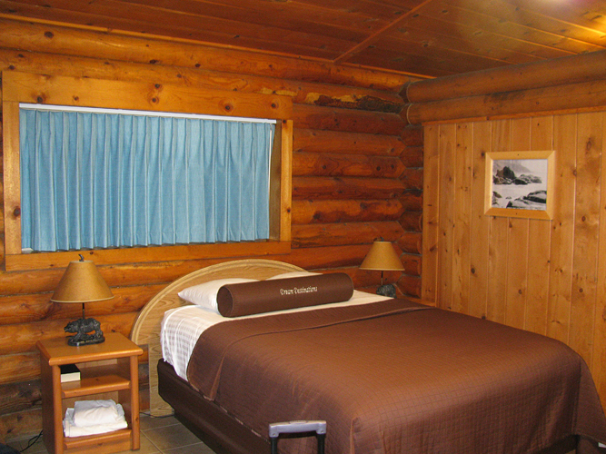kalaloch-room-in-cabin.jpg