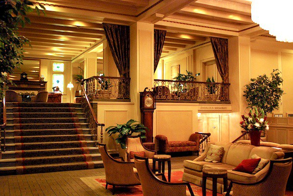 Mayflower_Park_Seattle_lobby.jpg
