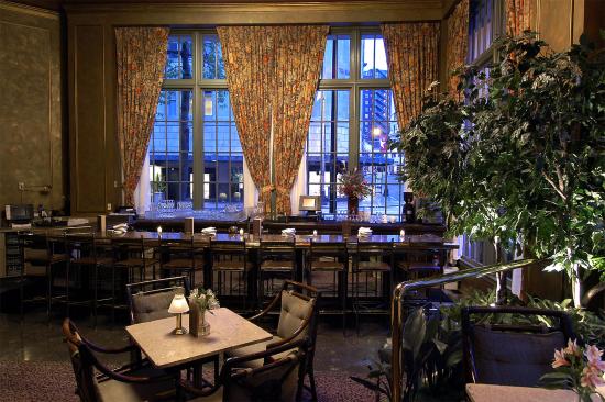 Mayflower_Park_Seattle_lounge.jpg