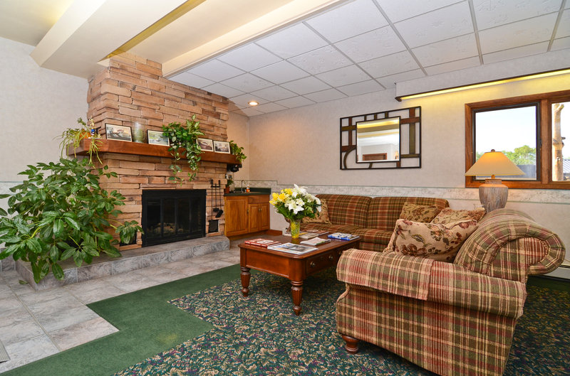 red-arrow-inn-lobby.jpg