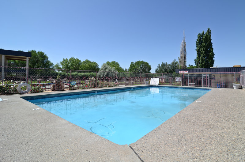 red-arrow-inn-pool.jpg