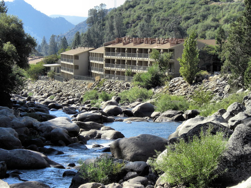 yosemite_view_lodge_ext.jpg