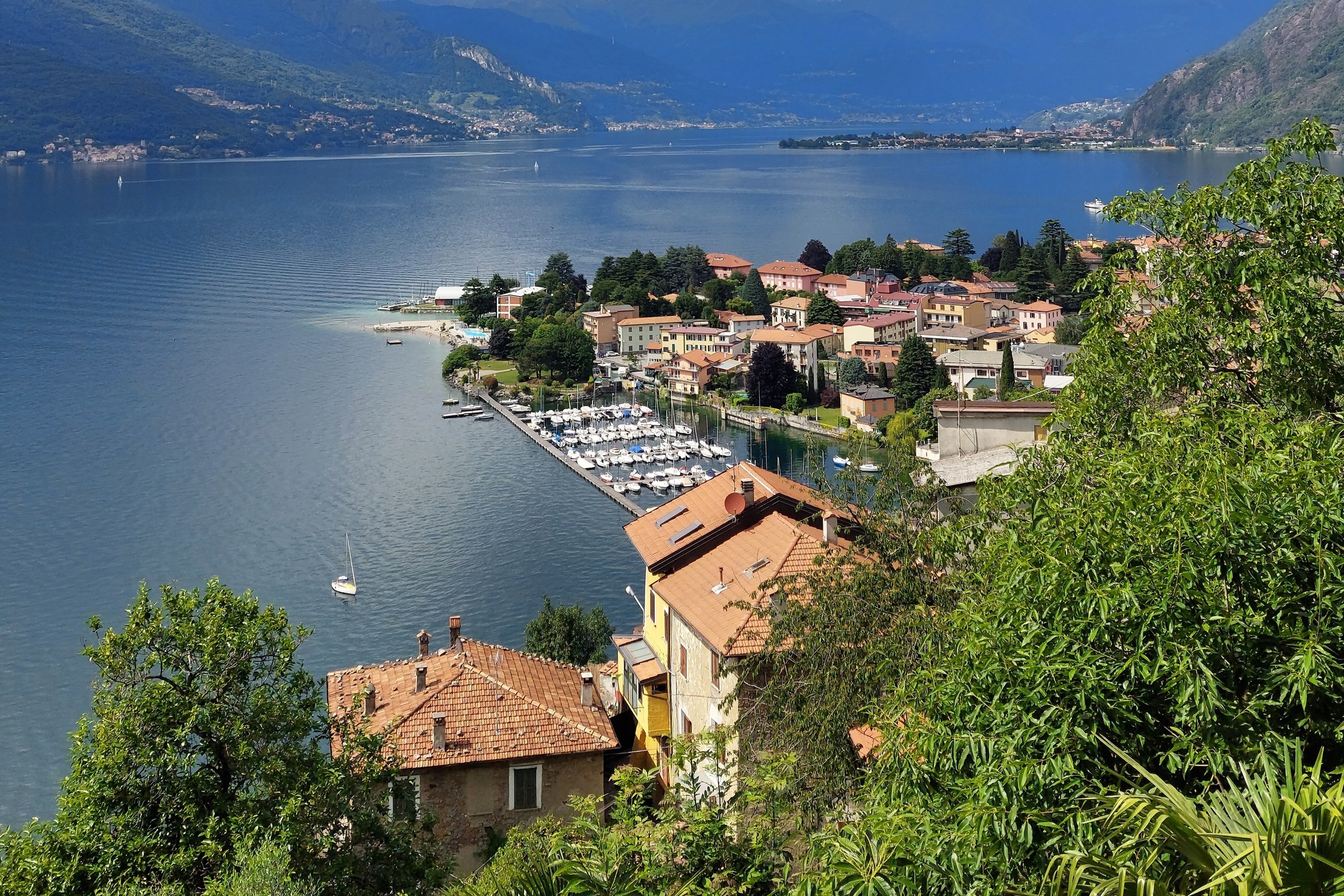 Wandelen langs het Comomeer in Italie