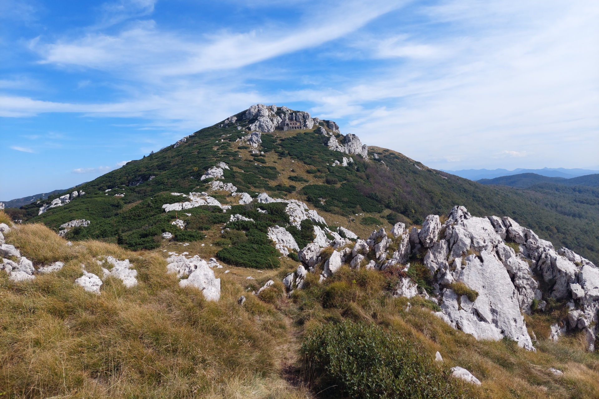 Je maakt prachtige wandelingen over de Via Dinarica in Kroatië