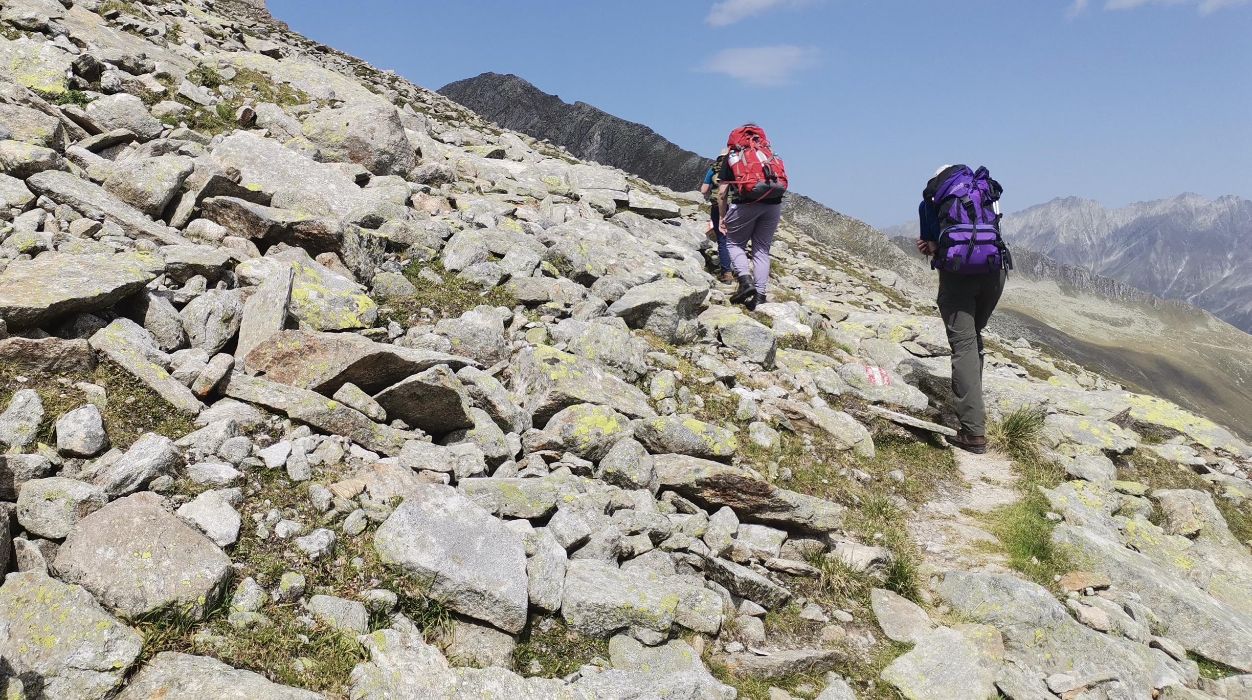 Bergen wandelaars rotsen