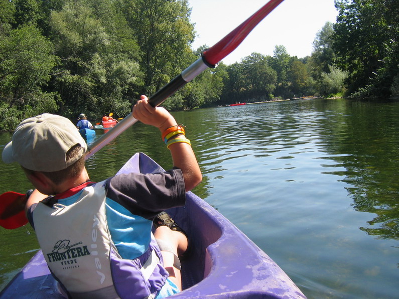 Kanoën op rivier de Deva