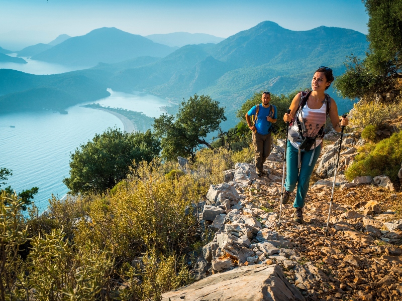 Kalkwanden, smalle bergruggen en de Vlinderkloof (14 km)