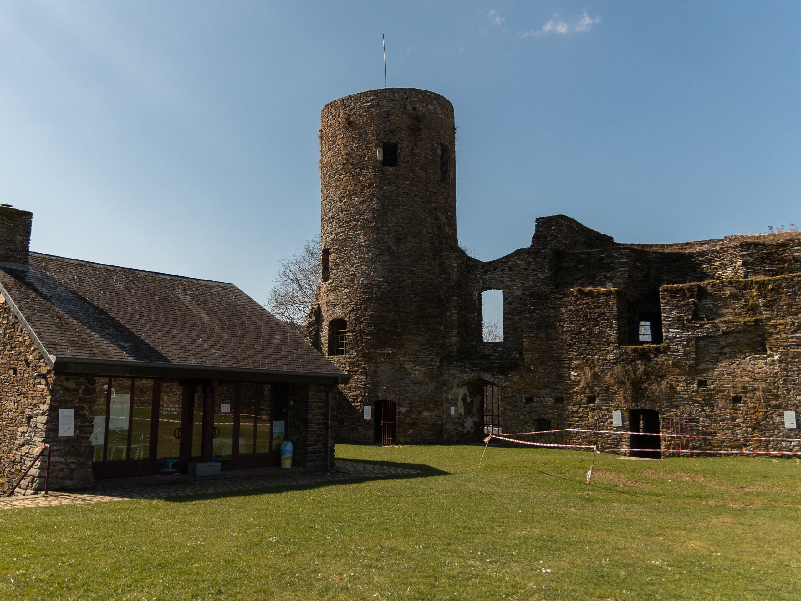 Ochtendrit over bospaden en door een oude treintunnel